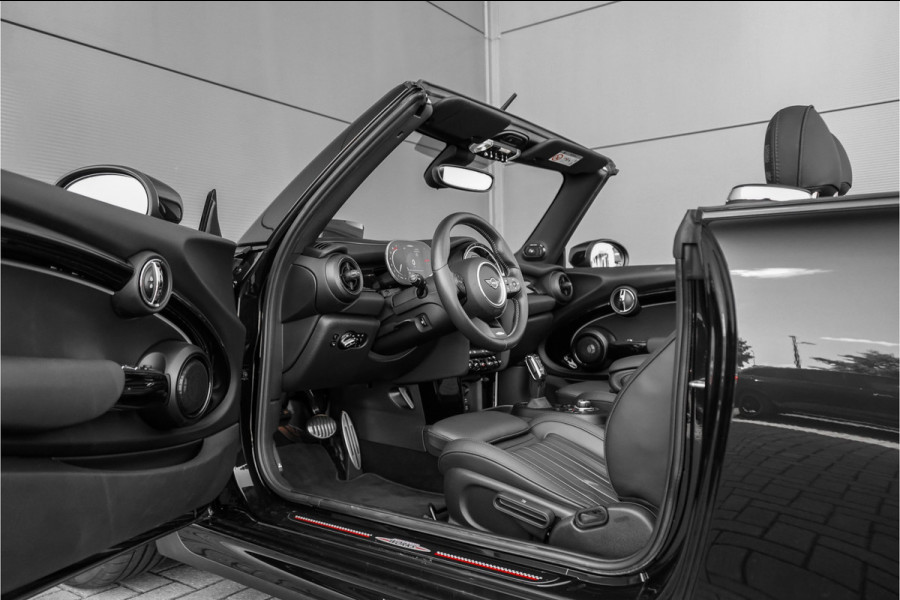 MINI Cabrio 2.0 John Cooper Works HUD H&K ACC Stuurwielverw Camera 18"
