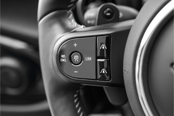 MINI Cabrio 2.0 John Cooper Works HUD H&K ACC Stuurwielverw Camera 18"