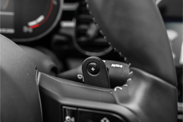 MINI Cabrio 2.0 John Cooper Works HUD H&K ACC Stuurwielverw Camera 18"
