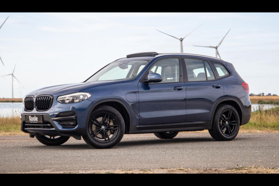 BMW X3 xDrive30e Executive BLACK LINE / PANORAMA DAK / CARPLAY / LEER / STOELVERWARMING / CAMERA