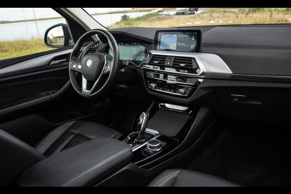 BMW X3 xDrive30e Executive BLACK LINE / PANORAMA DAK / CARPLAY / LEER / STOELVERWARMING / CAMERA
