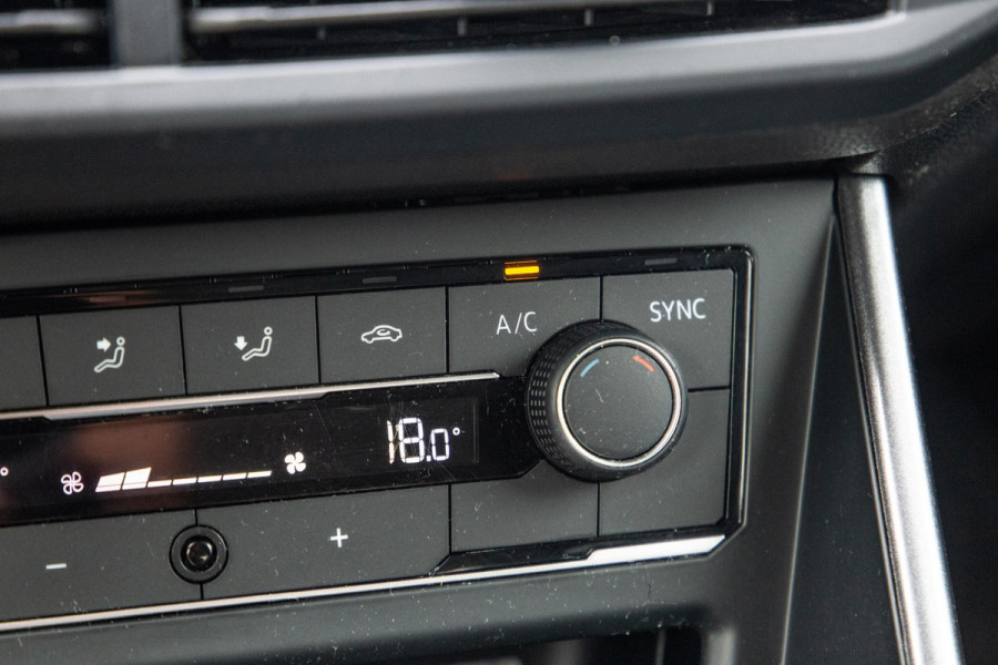 Volkswagen Polo 1.0 TSI Highline R-LINE / CARPLAY / NAVI / ZWART / 5 DEURS
