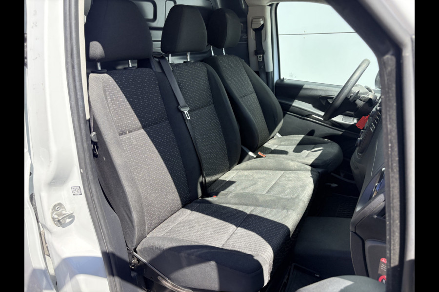 Mercedes-Benz eVito 112 66kWh L2 Elektrisch 95.8% (SOH) 280-WLTP 80kw Snelladen Climate Control Cruise Control Camera Stoelverwarming Parkeersensoren