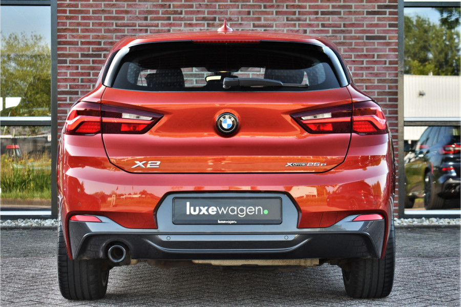 BMW X2 xDrive25e M-Sport | Pano | HUD | Sunset orange | 19 inch | Camera