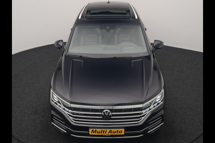 Volkswagen Touareg 3.0 TSi eHybrid 4MOTION PHEV 381pk Dealer O.H | Luchtvering | Trekhaak Af Fabriek | Panodak | Adaptive Cruise | Matrix LED | Lederen Sportstoelen Memory & Verwarmd | Keyless | Apple Carplay | Virtual | Navigatie | DAB | 21"L.M | Plug In Hybrid |