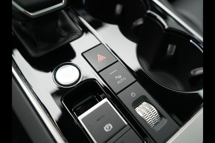 Volkswagen Touareg 3.0 TSi eHybrid 4MOTION PHEV 381pk Dealer O.H | Luchtvering | Trekhaak Af Fabriek | Panodak | Adaptive Cruise | Matrix LED | Lederen Sportstoelen Memory & Verwarmd | Keyless | Apple Carplay | Virtual | Navigatie | DAB | 21"L.M | Plug In Hybrid |