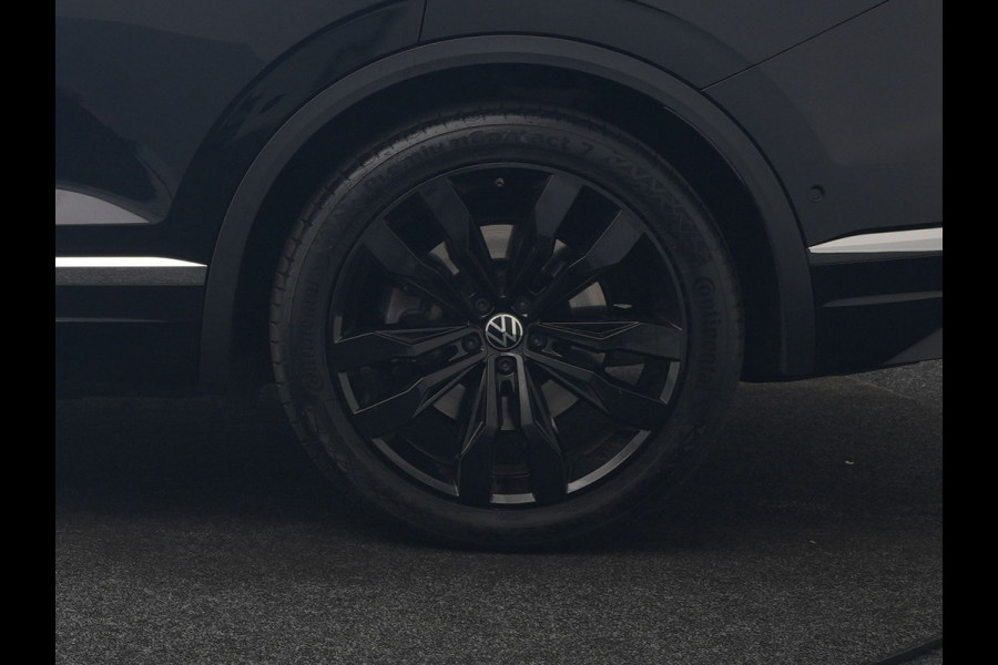 Volkswagen Touareg 3.0 TSi eHybrid 4MOTION PHEV 381pk Dealer O.H | Luchtvering | Trekhaak Af Fabriek | Panodak | Adaptive Cruise | Matrix LED | Lederen Sportstoelen Memory & Verwarmd | Keyless | Apple Carplay | Virtual | Navigatie | DAB | 21"L.M | Plug In Hybrid |