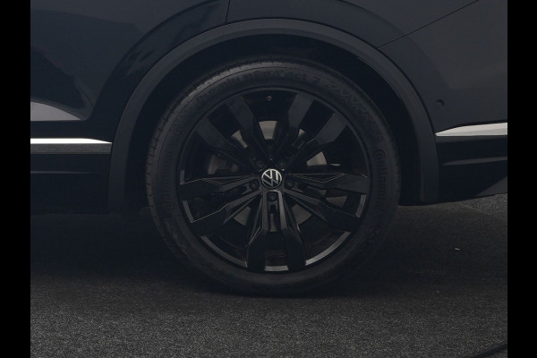 Volkswagen Touareg 3.0 TSi eHybrid 4MOTION PHEV 381pk Dealer O.H | Luchtvering | Trekhaak Af Fabriek | Panodak | Adaptive Cruise | Matrix LED | Lederen Sportstoelen Memory & Verwarmd | Keyless | Apple Carplay | Virtual | Navigatie | DAB | 21"L.M | Plug In Hybrid |