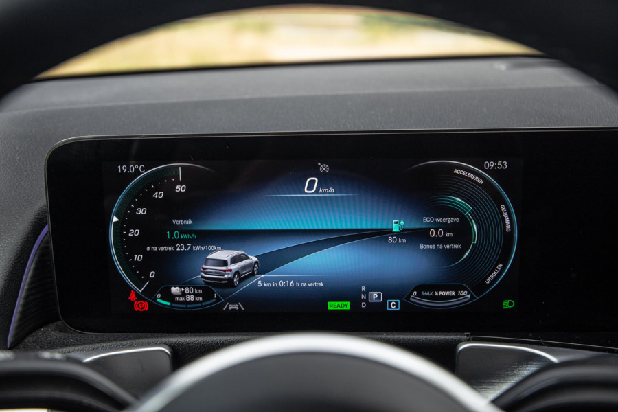 Mercedes-Benz EQB 300 4MATIC AMG Line 67 kWh CARPLAY / CAMERA / SFEERVERLICHTING / LEER / STOELVERWARMING