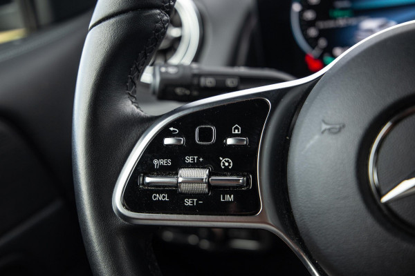 Mercedes-Benz EQB 300 4MATIC AMG Line 67 kWh CARPLAY / CAMERA / SFEERVERLICHTING / LEER / STOELVERWARMING