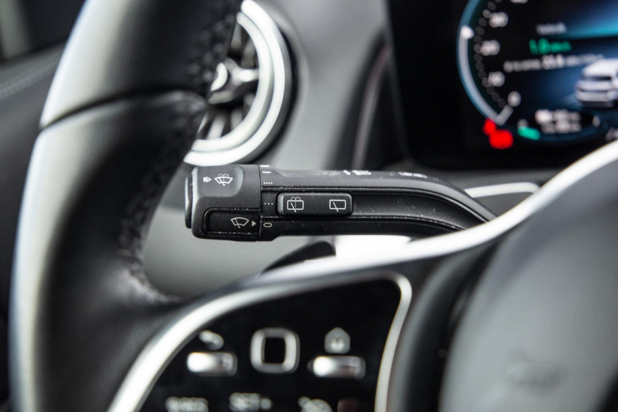 Mercedes-Benz EQB 300 4MATIC AMG Line 67 kWh CARPLAY / CAMERA / SFEERVERLICHTING / LEER / STOELVERWARMING