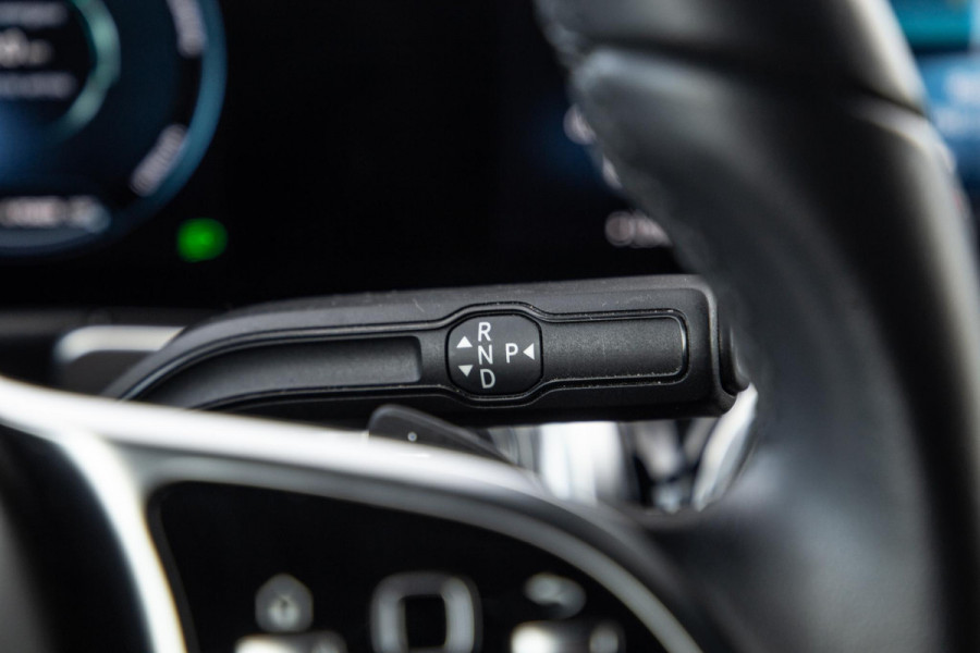 Mercedes-Benz EQB 300 4MATIC AMG Line 67 kWh CARPLAY / CAMERA / SFEERVERLICHTING / LEER / STOELVERWARMING