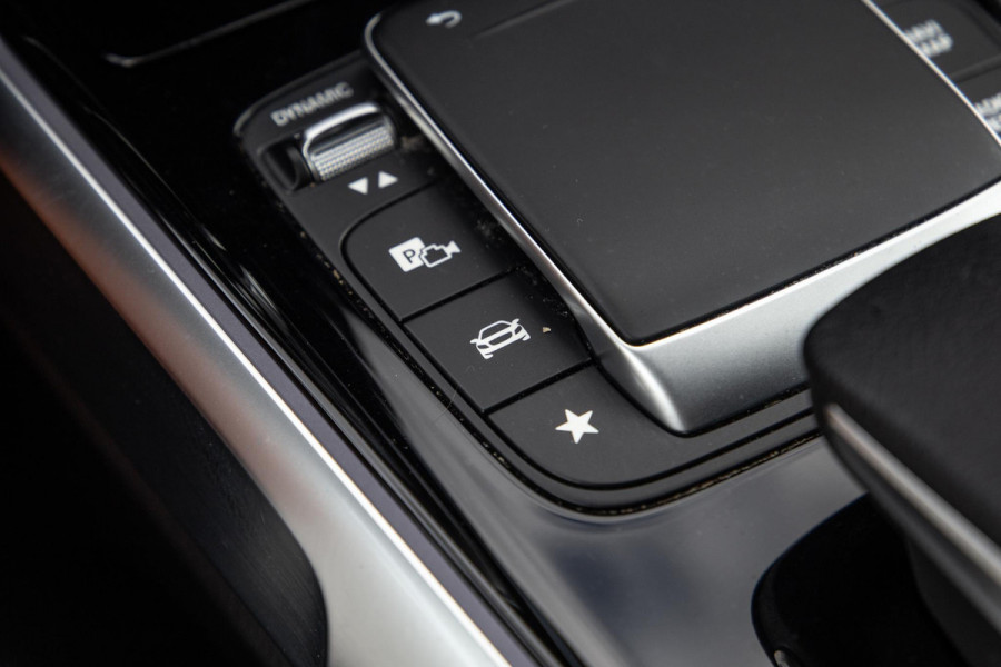 Mercedes-Benz EQB 300 4MATIC AMG Line 67 kWh CARPLAY / CAMERA / SFEERVERLICHTING / LEER / STOELVERWARMING