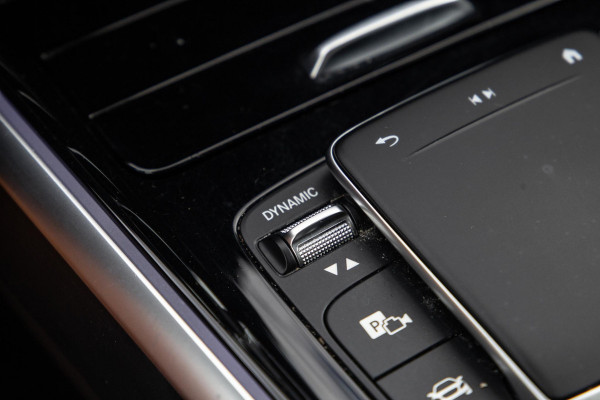 Mercedes-Benz EQB 300 4MATIC AMG Line 67 kWh CARPLAY / CAMERA / SFEERVERLICHTING / LEER / STOELVERWARMING