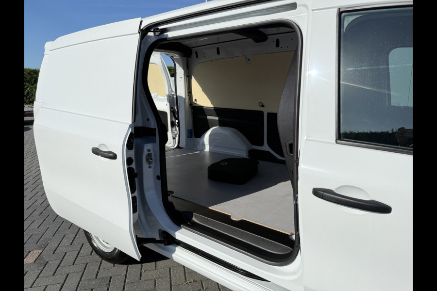 Mercedes-Benz eCitan 112 Pro L2H1 / 51 kWh / 2.469 KM / ** RIJKLAAR ** / LED HIGH PERFORMANCE KOPLAMPEN / CAMERA / ECC / TREKHAAK / STOELVERW