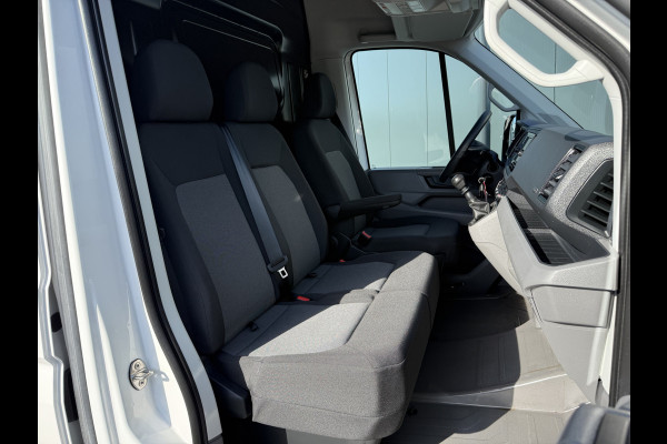 Volkswagen Crafter 2.0 TDI 141 PK / L3H3 / 2x SCHUIFDEUR / IMPERIAAL + LADDER / 3 TONS TREKHAAK / CAMERA / 3-ZITS / VERWARMDE VOORRUIT