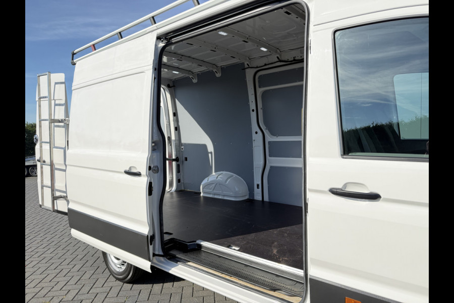 Volkswagen Crafter 2.0 TDI 141 PK / L3H3 / 2x SCHUIFDEUR / IMPERIAAL + LADDER / 3 TONS TREKHAAK / CAMERA / 3-ZITS / VERWARMDE VOORRUIT