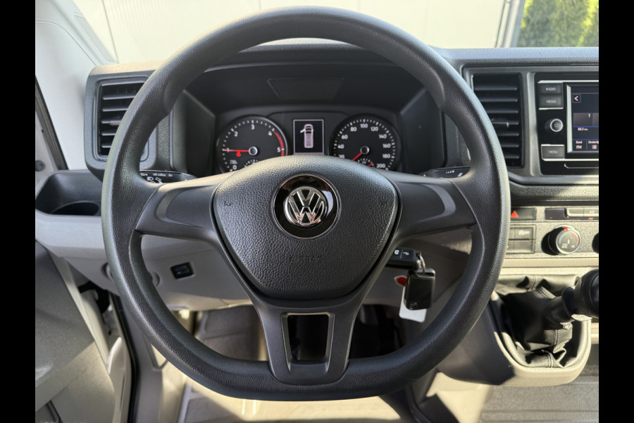 Volkswagen Crafter 2.0 TDI 141 PK / L3H3 / 2x SCHUIFDEUR / IMPERIAAL + LADDER / 3 TONS TREKHAAK / CAMERA / 3-ZITS / VERWARMDE VOORRUIT