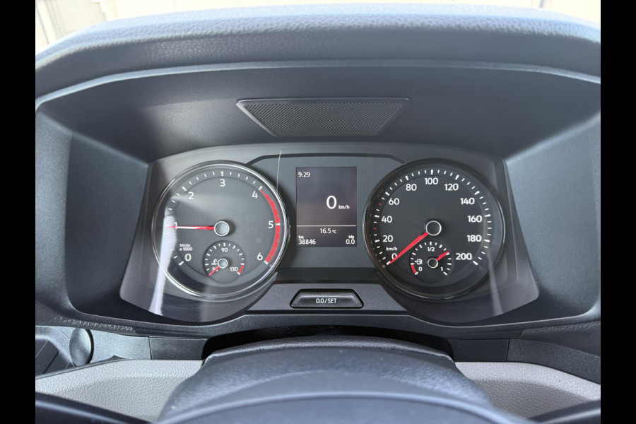 Volkswagen Crafter 2.0 TDI 141 PK / L3H3 / 2x SCHUIFDEUR / IMPERIAAL + LADDER / 3 TONS TREKHAAK / CAMERA / 3-ZITS / VERWARMDE VOORRUIT
