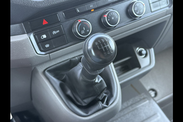 Volkswagen Crafter 2.0 TDI 141 PK / L3H3 / 2x SCHUIFDEUR / IMPERIAAL + LADDER / 3 TONS TREKHAAK / CAMERA / 3-ZITS / VERWARMDE VOORRUIT