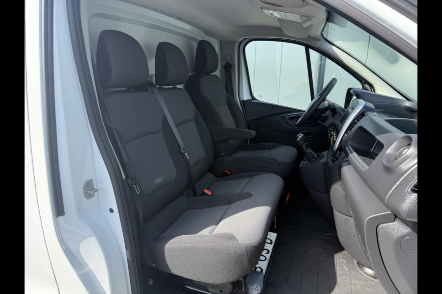Renault Trafic 2.0 dCi 120 PK / L2H1 / 1e EIG. / TREKHAAK / IMPERIAAL / 3-ZITS / AIRCO / CRUISE / NAVI / LED