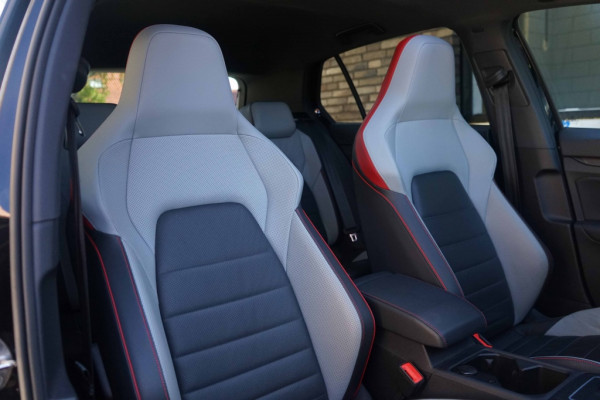 Volkswagen Golf 8 GTI Pano/HarmannKardon/Memory/Stoelventilatie/Camera/IQlight