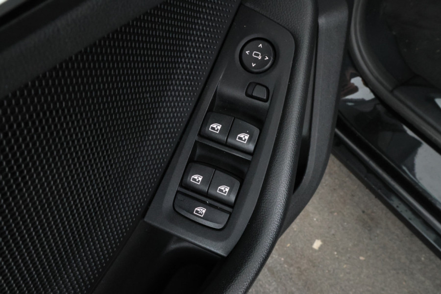BMW 1-serie 118i High Executive Edition Full Black, Apple Carplay, Cruise,