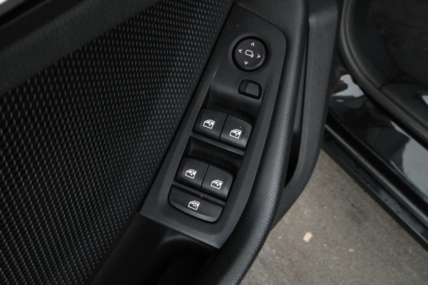 BMW 1-serie 118i High Executive Edition Full Black, Apple Carplay, Cruise,