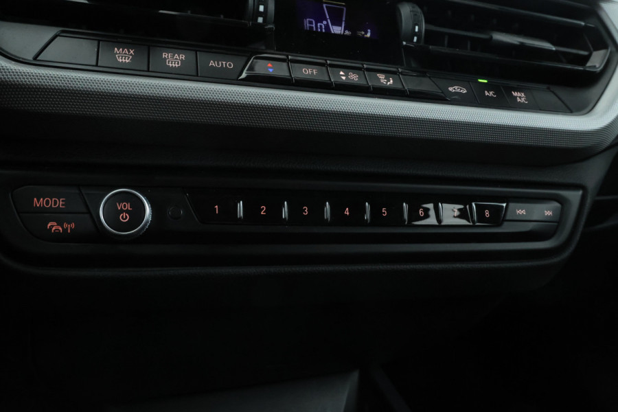 BMW 1-serie 118i High Executive Edition Full Black, Apple Carplay, Cruise,