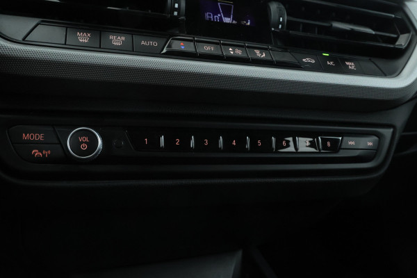 BMW 1-serie 118i High Executive Edition Full Black, Apple Carplay, Cruise,