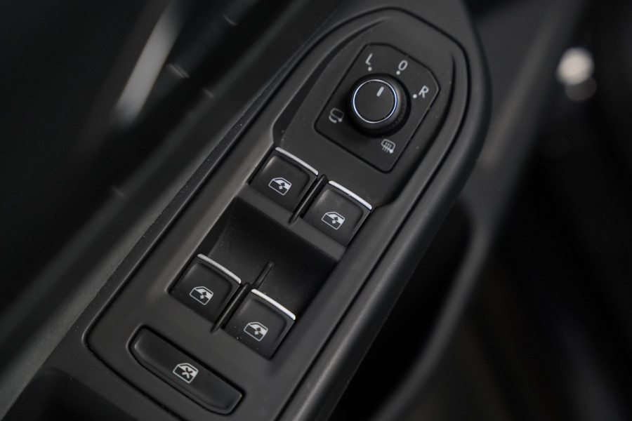 Volkswagen Golf 1.5 eTSI R-Line Business ACC PDC Carplay