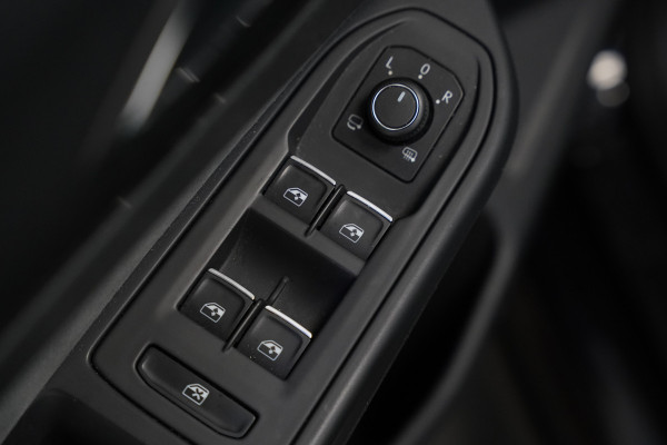Volkswagen Golf 1.5 eTSI R-Line Business ACC PDC Carplay