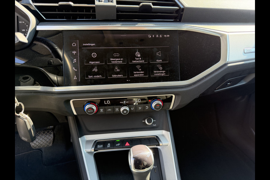 Audi Q3 45 TFSI e edition 245 PK | Apple carplay & Android auto | Trekhaak | Elek. Achterklep | LMV 19 Inch!