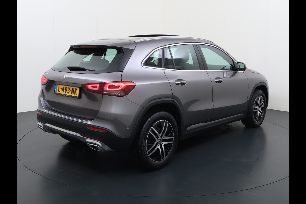 Mercedes-Benz GLA 180 Luxury Line | Pano Memory Multibeam Sfeer Keyless