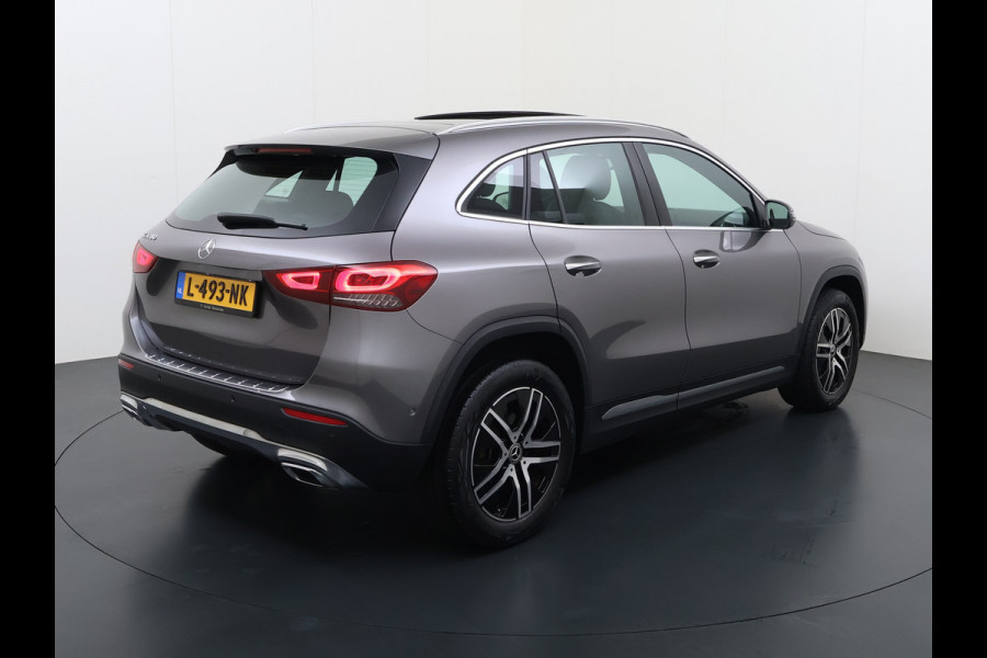 Mercedes-Benz GLA 180 Luxury Line | Pano Memory Multibeam Sfeer Keyless