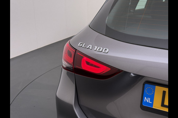 Mercedes-Benz GLA 180 Luxury Line | Pano Memory Multibeam Sfeer Keyless