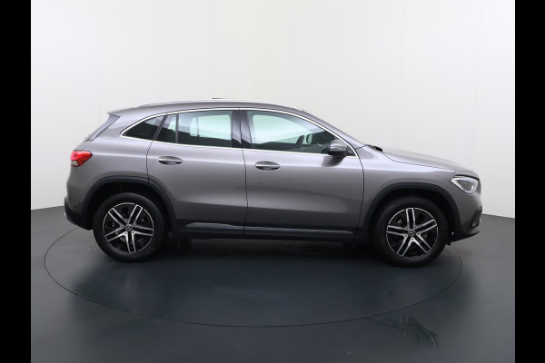 Mercedes-Benz GLA 180 Luxury Line | Pano Memory Multibeam Sfeer Keyless