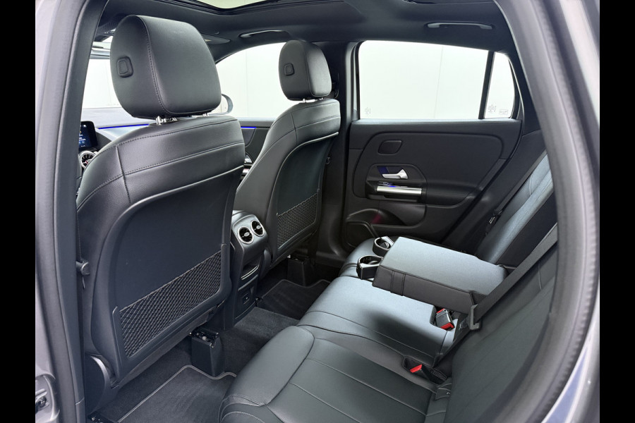 Mercedes-Benz GLA 180 Luxury Line | Pano Memory Multibeam Sfeer Keyless