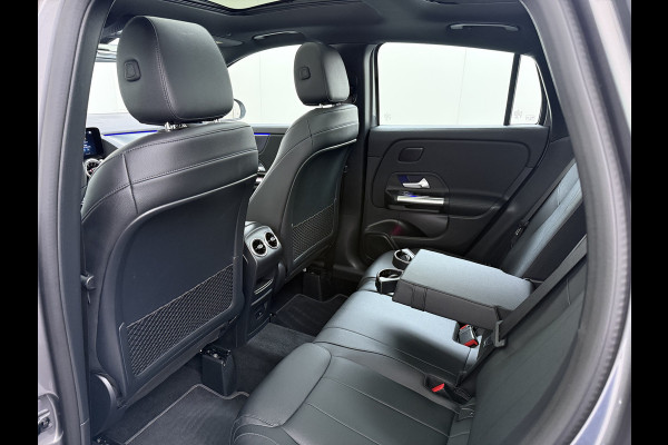 Mercedes-Benz GLA 180 Luxury Line | Pano Memory Multibeam Sfeer Keyless