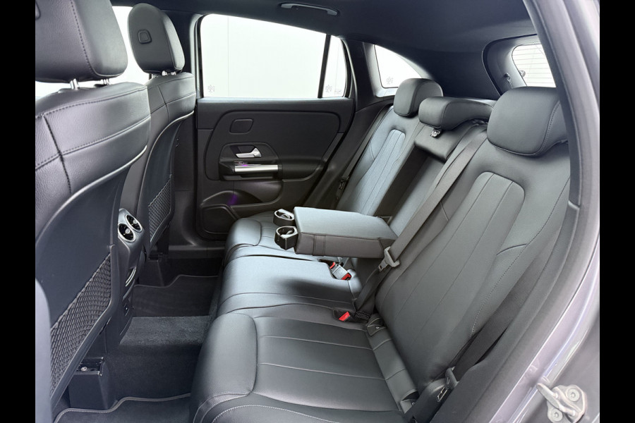 Mercedes-Benz GLA 180 Luxury Line | Pano Memory Multibeam Sfeer Keyless