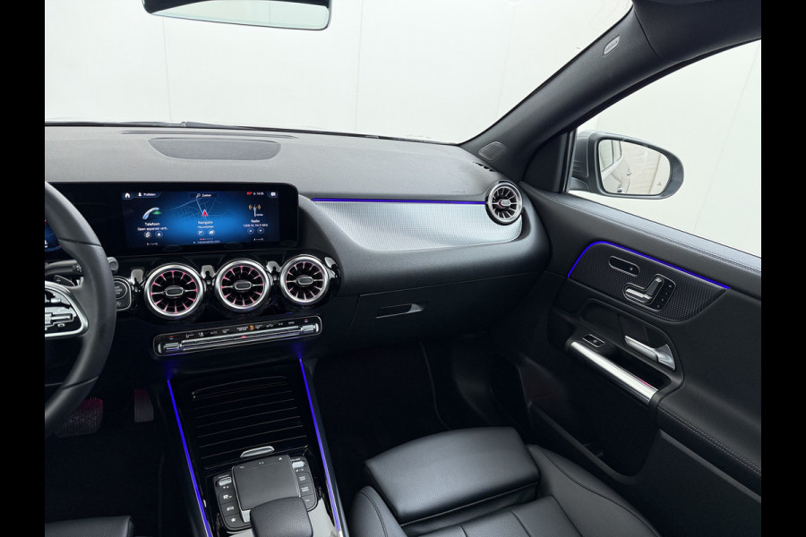 Mercedes-Benz GLA 180 Luxury Line | Pano Memory Multibeam Sfeer Keyless