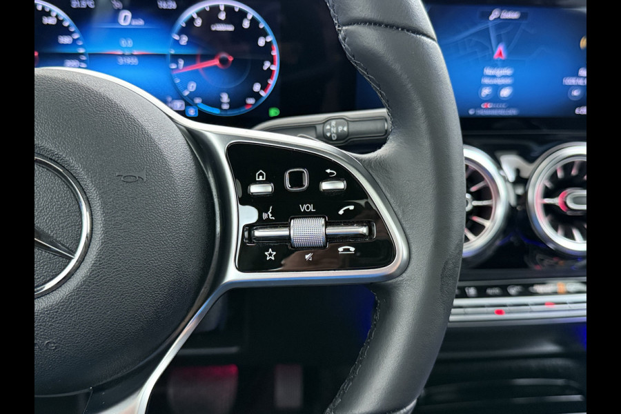 Mercedes-Benz GLA 180 Luxury Line | Pano Memory Multibeam Sfeer Keyless