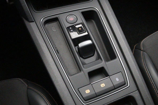 CUPRA Leon 1.4 e-Hybrid 204 PK Business PHEV, Stoelverwarming, Groot-Navigatie, Achteruitrijcamera