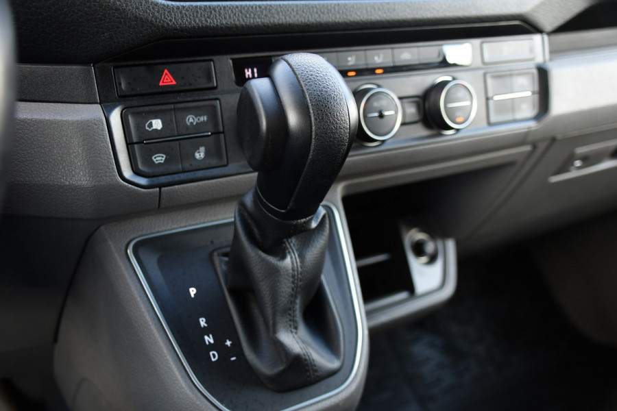 Volkswagen Crafter 35 2.0 TDI L3H2 DC Black Edition Cruise, Camera, Carplay, LED, Clima, Standkachel, Automaat, Stuurvervewarming, Uniek!
