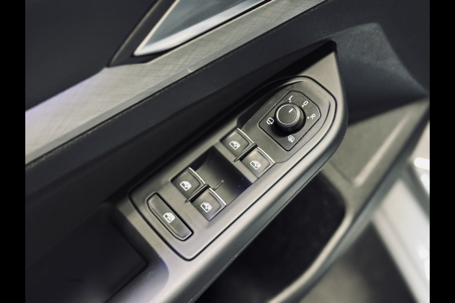 Volkswagen Golf 1.5 eTSI | Panorama | Memory | IQ | HK Audio