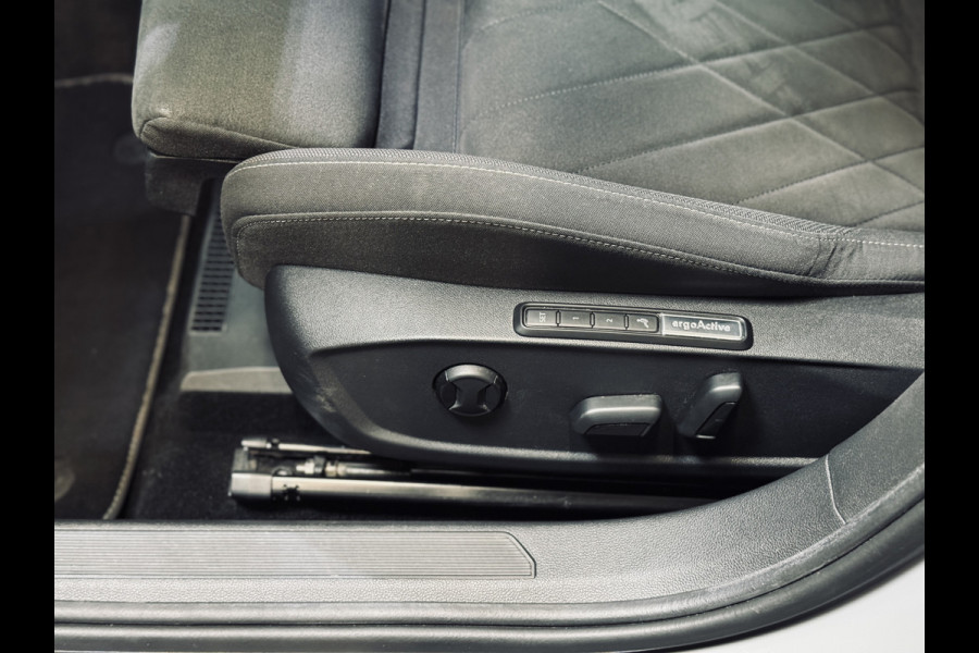 Volkswagen Golf 1.5 eTSI | Panorama | Memory | IQ | HK Audio