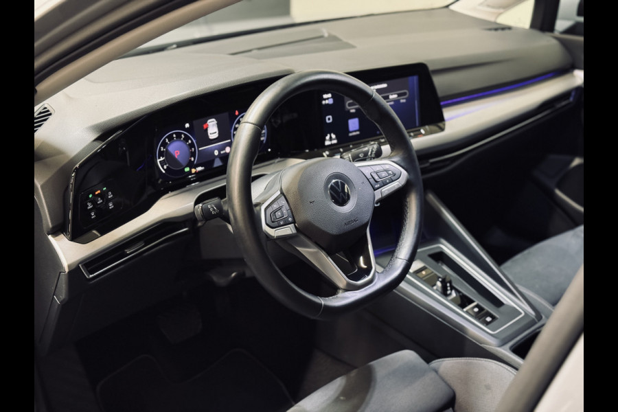 Volkswagen Golf 1.5 eTSI | Panorama | Memory | IQ | HK Audio