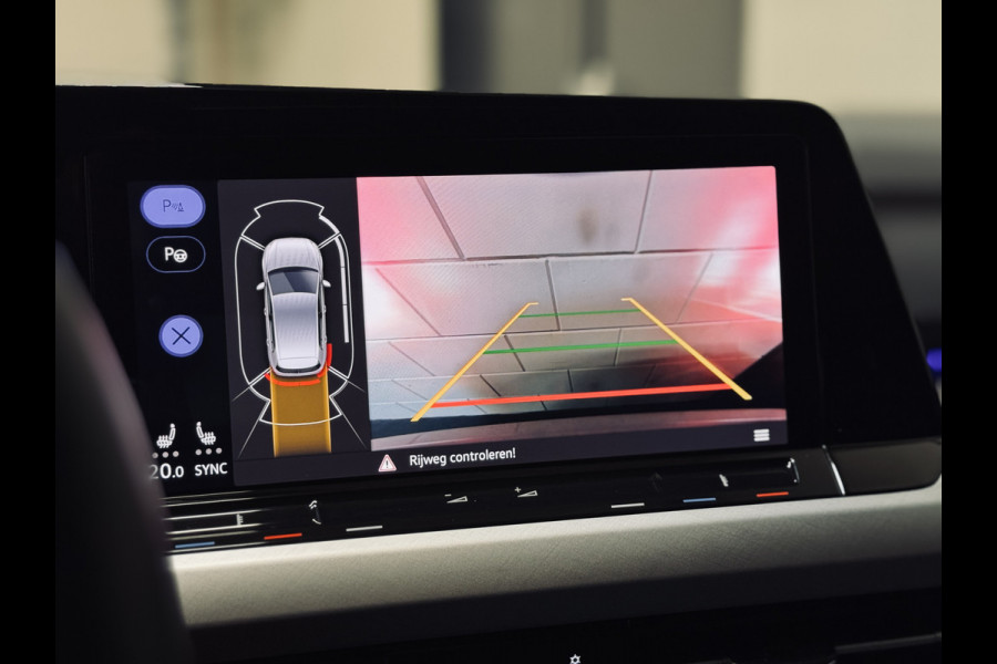 Volkswagen Golf 1.5 eTSI | Panorama | Memory | IQ | HK Audio