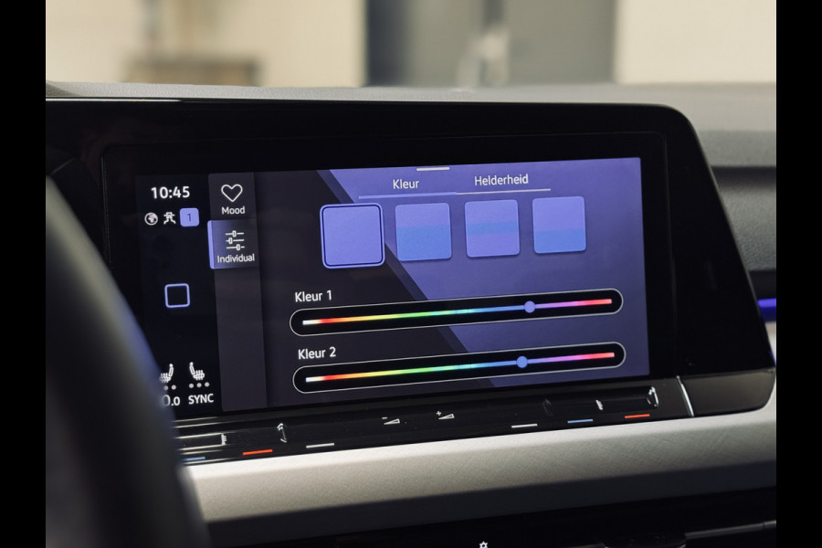 Volkswagen Golf 1.5 eTSI | Panorama | Memory | IQ | HK Audio