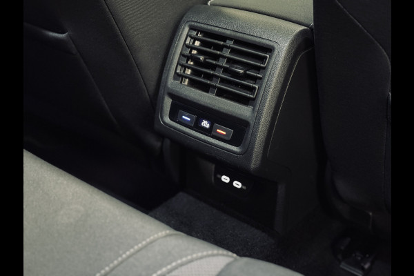 Volkswagen Golf 1.5 eTSI | Panorama | Memory | IQ | HK Audio
